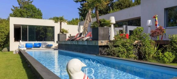 5 bedrooms House in Bievres, France No. 182178 9