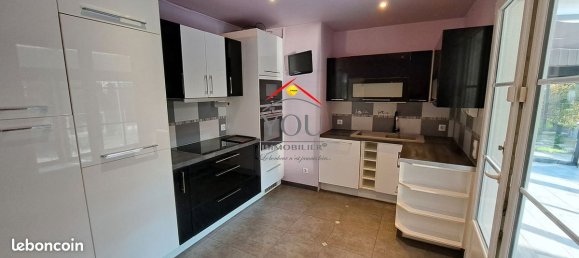 3 bedrooms House in Neuilly-en-Thelle, France No. 159096 4