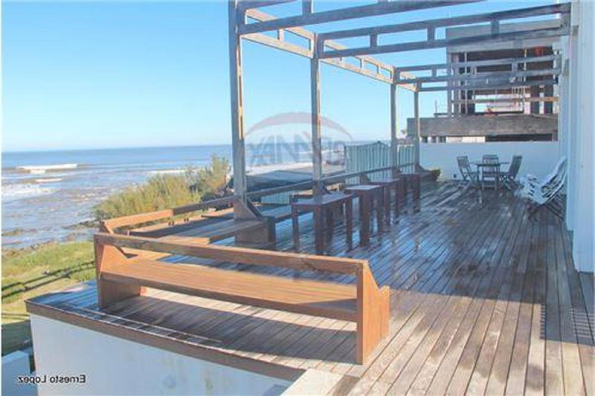4 bedrooms House in Maldonado, Uruguay No. 12675