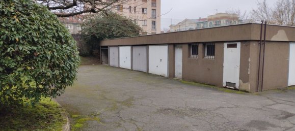 Garage in Le Plessis-Robinson, France, Nr. 276320 2