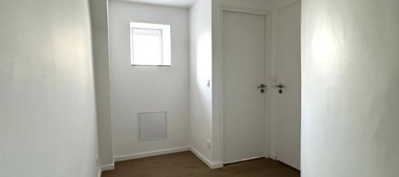 Apartamento de 2 dormitorios en Compiegne, France No. 152537 4
