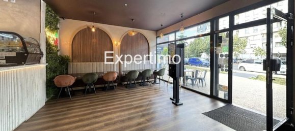 199m² Commercial property in Eaubonne, France No. 354055 3