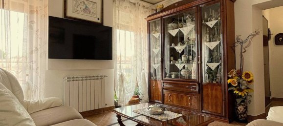 2 Schlafzimmer Wohnung in Cermenate, Italy, Nr. 340491 4