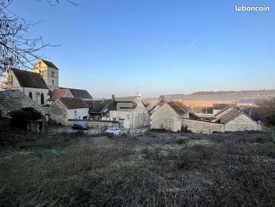  Land in Muizon, France No. 88442