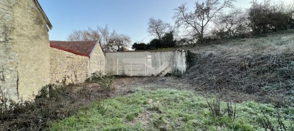  Land in Muizon, France No. 88442 4