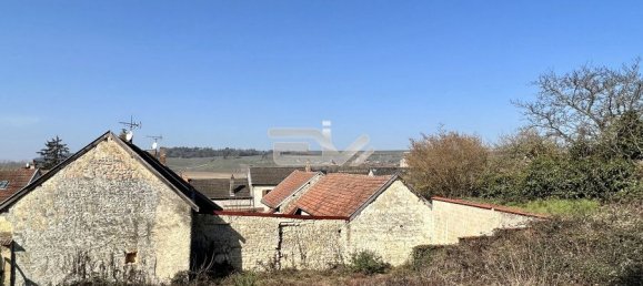  Land in Muizon, France No. 88442 9