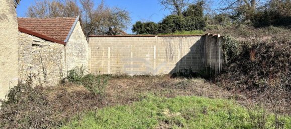  Land in Muizon, France No. 88442 8