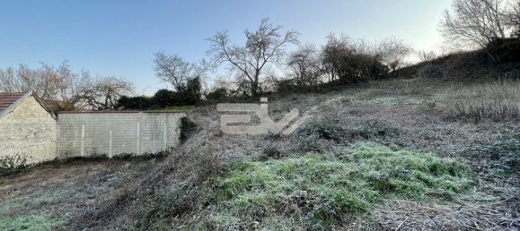  Land in Muizon, France No. 88442 3