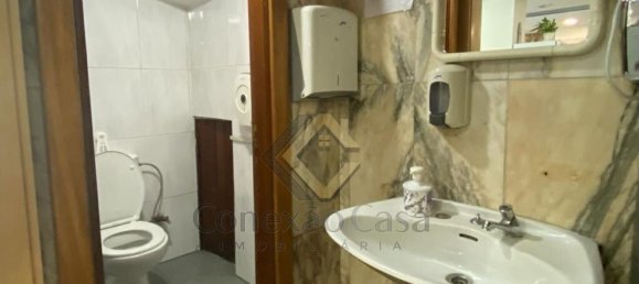 200m² Commercial property in Maia, Portugal No. 71453 13