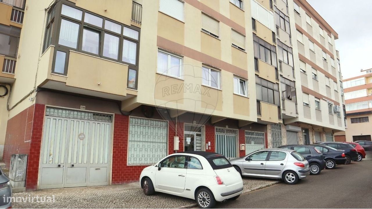 عقار تجاري في Seixal, Portugal 81متر مربع رقم 345208