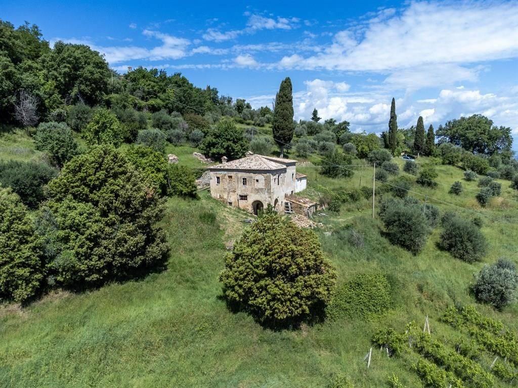 8 rooms House in Montalcino, Italy No. 159695