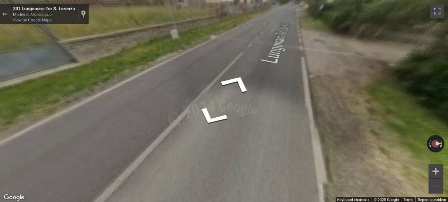 203m² Commercial property in Ardea, Italy No. 197638