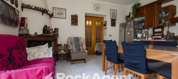 4 rooms Apartment in Borgia, Italy No. 182651 2