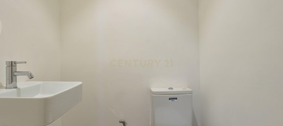 Apartamento de 4 dormitorios en Lisbon, Portugal No. 90101 17