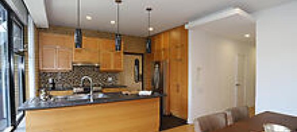 3 bedrooms House in Toronto, Canada No. 1 9