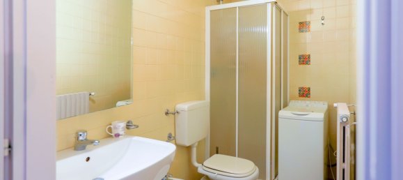 Dúplex de 2 habitaciónes en Asti, Italy No. 45424 13