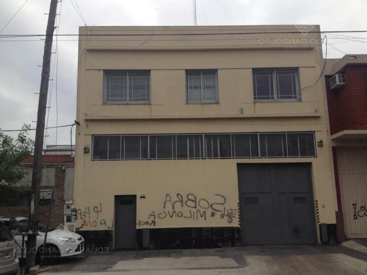 757m² Commercial property in Lanus, Argentina No. 29090