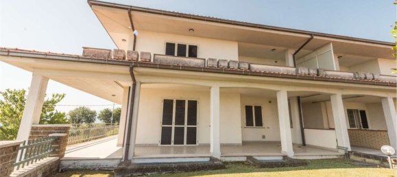 Квартира с 4 комнатами в Рошано, Италия № 257968 3