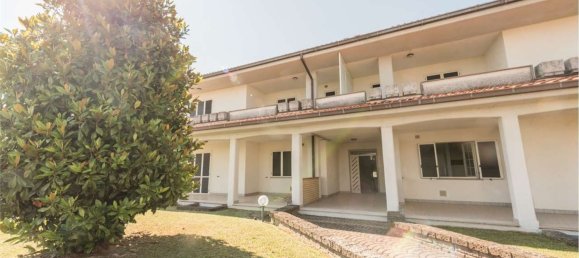 Квартира с 4 комнатами в Рошано, Италия № 257968 4