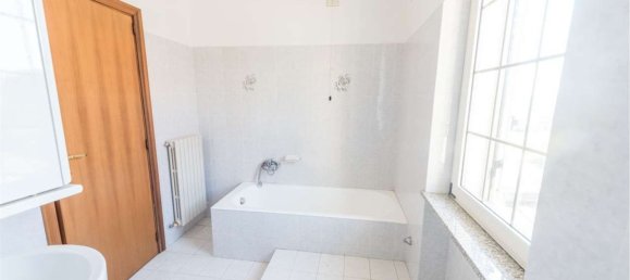 Квартира с 4 комнатами в Рошано, Италия № 257968 24