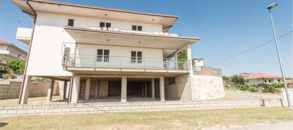 Квартира с 4 комнатами в Рошано, Италия № 257968 31