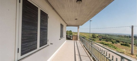 Квартира с 4 комнатами в Рошано, Италия № 257968 14