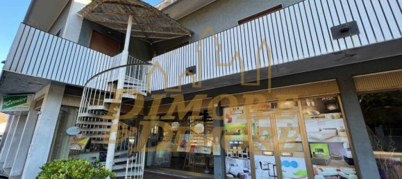 5 rooms Commercial property in Cuveglio, Italy No. 69593 4