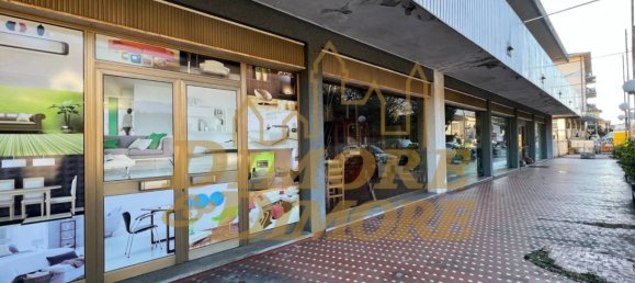 5 rooms Commercial property in Cuveglio, Italy No. 69593 5