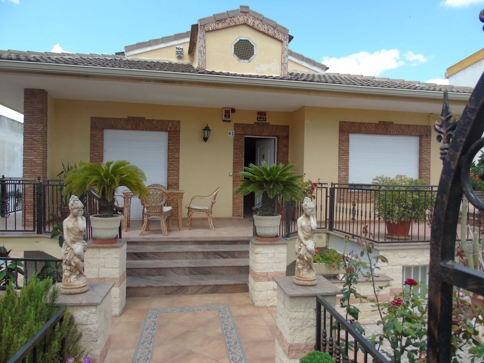 Villa de 4 dormitorios en Benijófar, Spain No. 176619