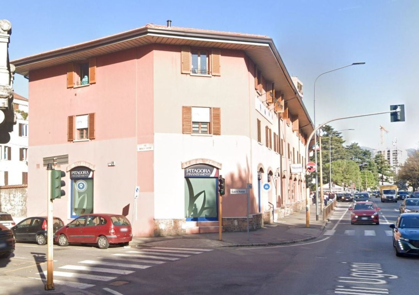 300m² Commercial property in Brescia, Italy No. 391856