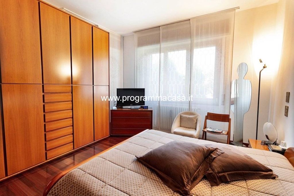 4 Schlafzimmer Villa in Segrate, Italy, Nr. 296847