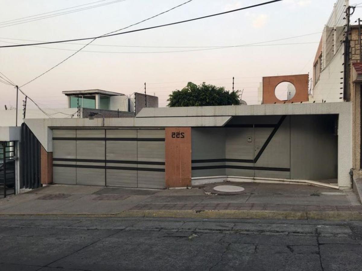 4 bedrooms House in Tlalnepantla, Mexico No. 211231