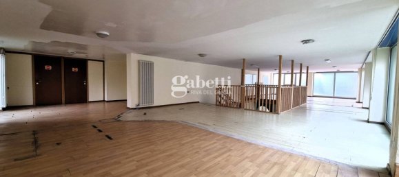 Коммерческая недвижимость с 2 комнатами в Мори, Италия № 103464 3