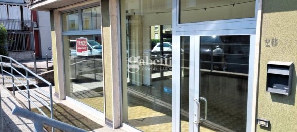 Коммерческая недвижимость с 2 комнатами в Мори, Италия № 103464 10