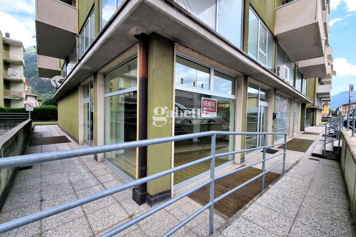 Коммерческая недвижимость с 2 комнатами в Мори, Италия № 103464