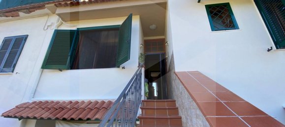 3 rooms Apartment in Pozzuoli, Italy No. 21278 3