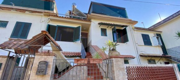 3 rooms Apartment in Pozzuoli, Italy No. 21278 5