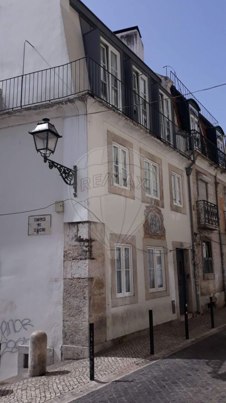 255m² Building in Lisbon, Portugal No. 94937