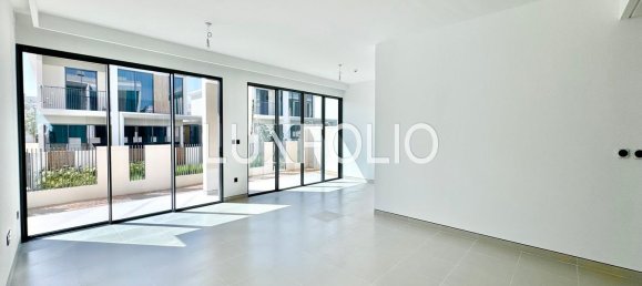 Вилла с 4 спальнями в Tilal Al Ghaf, ОАЭ № 101021 10