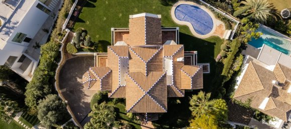 5 bedrooms Villa in Malaga, Spain No. 89228 10