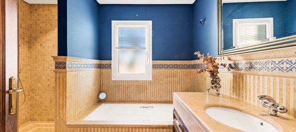 5 bedrooms Villa in Malaga, Spain No. 89228 20