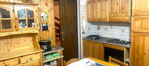 2 bedrooms House in Taverna, Italy No. 108566 3