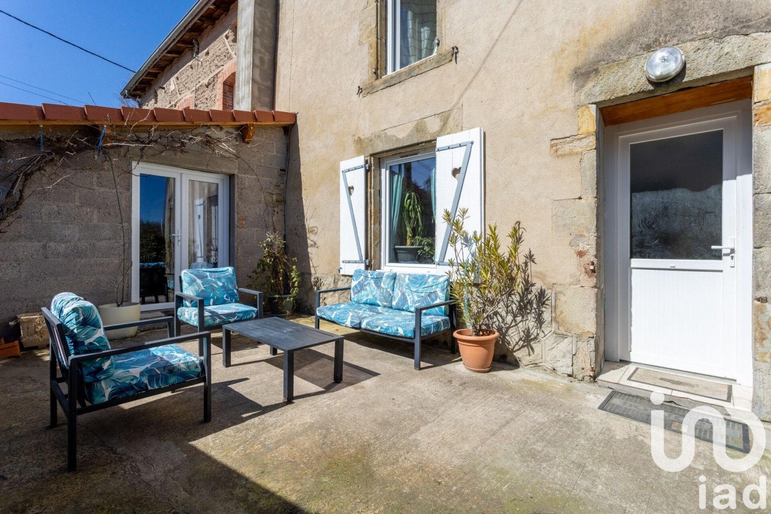 Casa de 3 dormitorios en Puy-de-Dome, France No. 324046