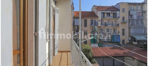 2 Schlafzimmer Wohnung in Turin, Italy, Nr. 311226 9