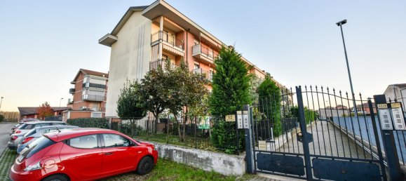 3 rooms Apartment in Carmagnola, Italy No. 87489 18