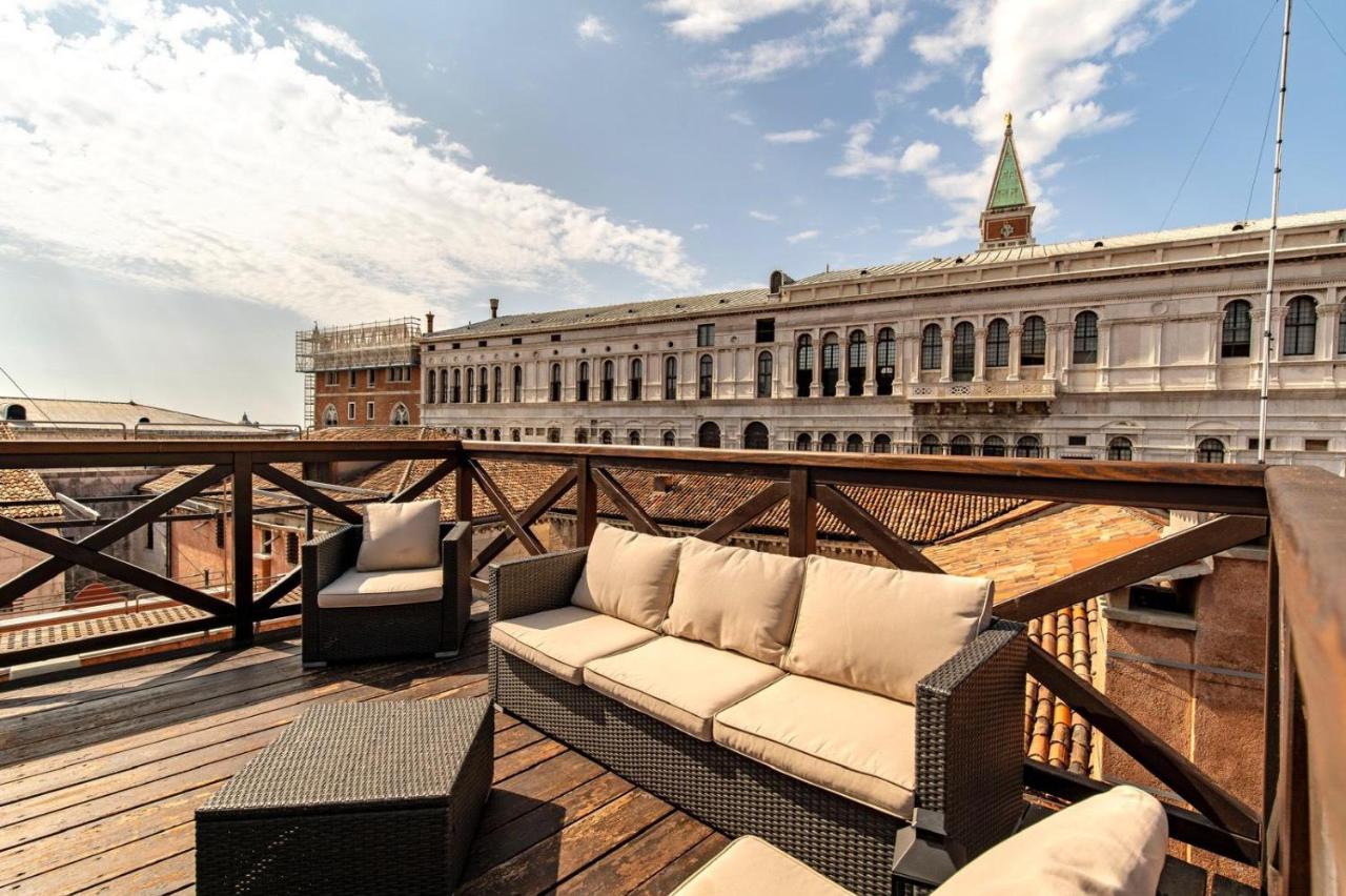 5 rooms Apartment in Venice, Italy No. 31635