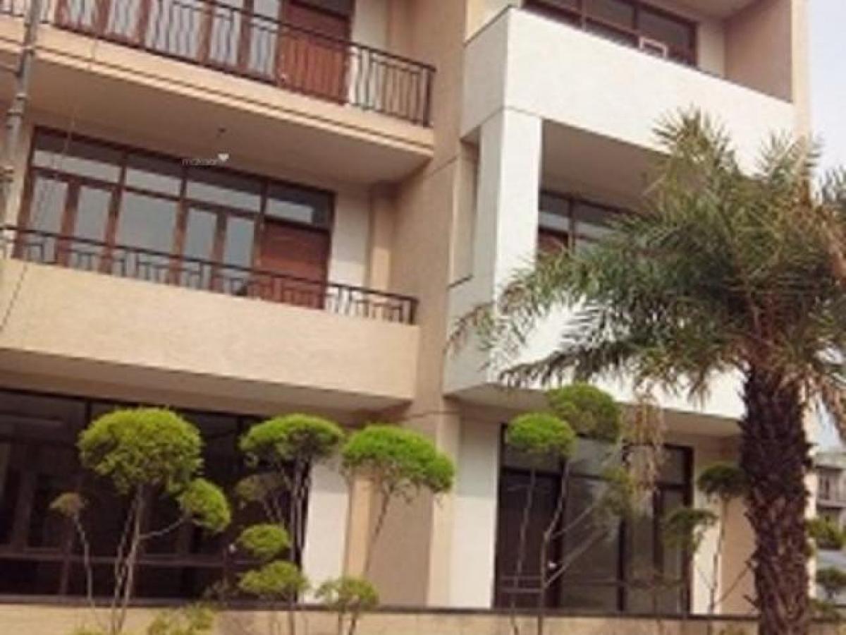 Casa T3 em Chandigarh, India N.º 13098