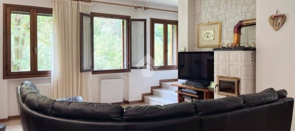 4 bedrooms House in Valbrenta, Italy No. 340994 2