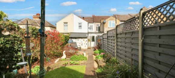 3 bedrooms House in Dartford, United Kingdom No. 4933 7