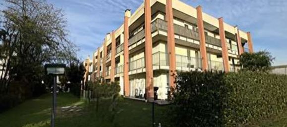 Квартира с 3 комнатами в Кардано аль Кампо, Италия № 5442 3